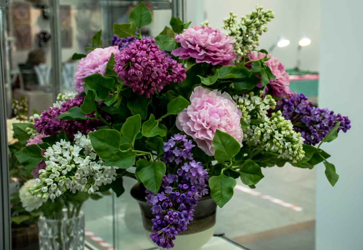 Цветочная композиция из холодного фарфора