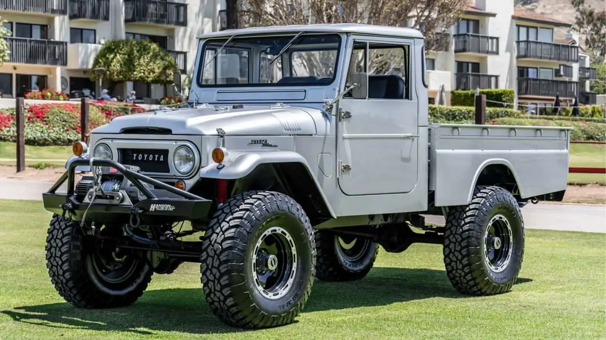 Toyota Land Cruiser 1