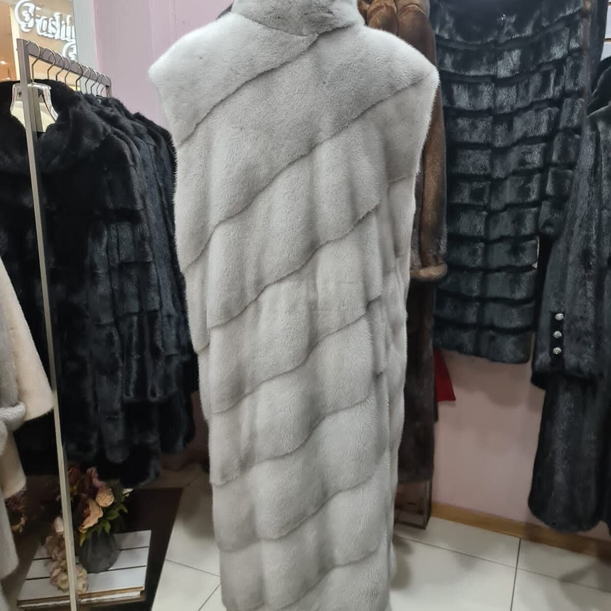 продам шубу https://wa.me/+79685151908