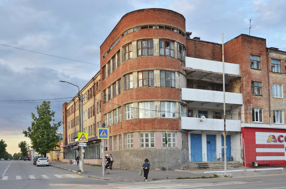 Квартира за 250 тысяч рублей в доме-памятнике в 270 километрах от Москвы.  Как такое возможно? | Путешествия по городам и весям | Дзен