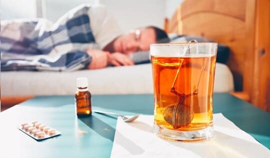 Фото 1. Люди привыкли при малейших недомоганиях хвататься за таблетки; маятники всячески ратуют за эту точку зрения