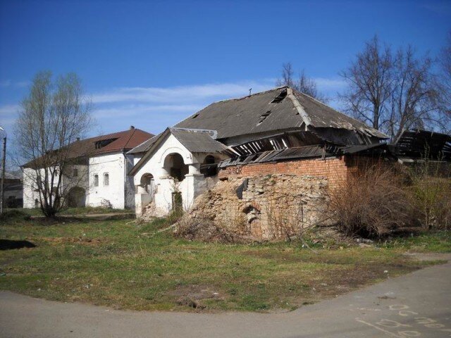 Вот так он выглядит сегодня. На дальнем плане здание Солодежни (XVII век):