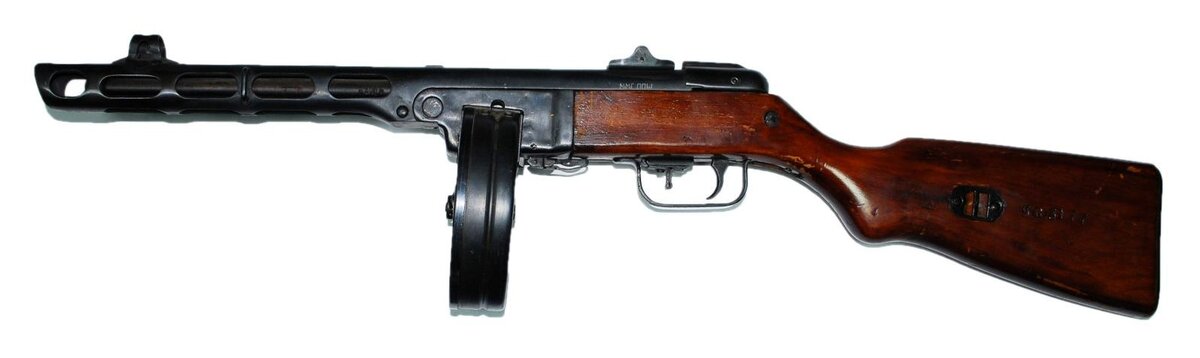 1. Основным оружием Красной армии был Пистолет-Пулемёт Шпагина или  сокращённо ППШ, который был принят на вооружение в 1940 году, во время  масштабного перевооружения РККА.