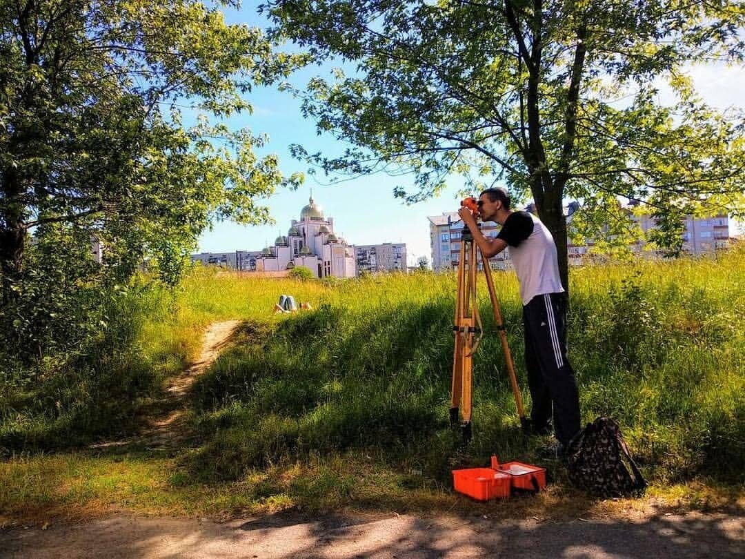 Теодолит-основной рабочий инструмент топографа.                                                 