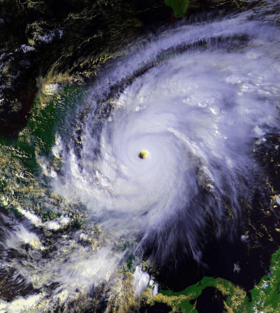 Самые сильные ветры на планете. Ураган Митч. Ураган Митч 1998. Ураган Митч 1998 года. Ураган циклон смерч.