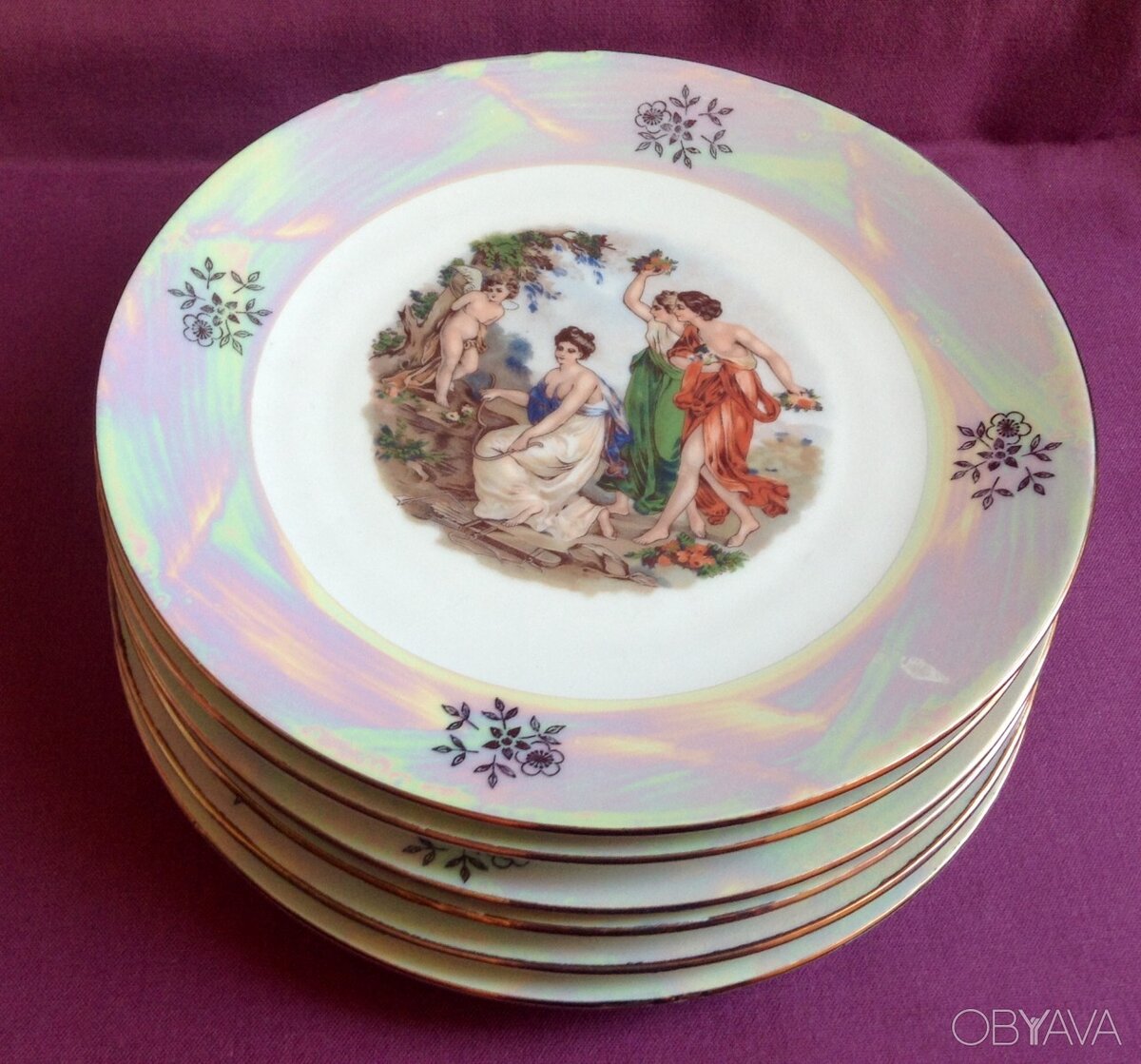 Это не хворост для костра, это сломанные стрелы, которыми Амур поражает влюбленных!