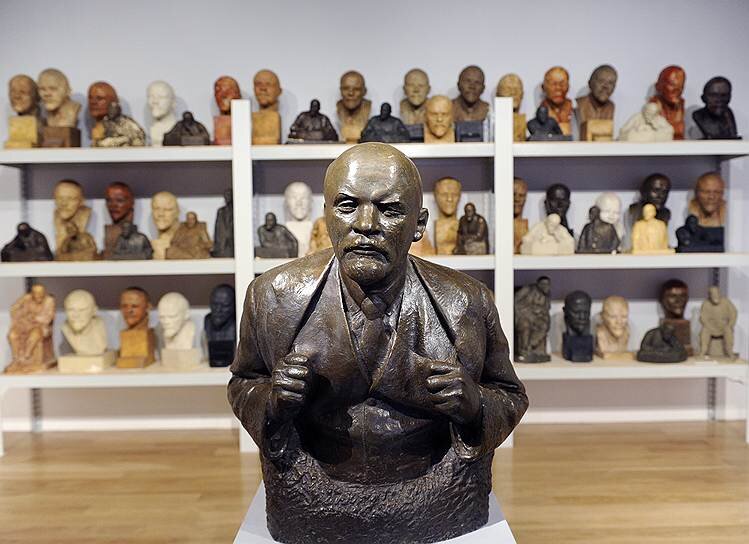 Выставка в Историческом музее "Миф о великом вожде". Фото: Коммерсант / Глеб Щелкунов