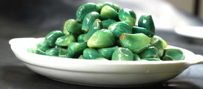 Сине-зеленый чеснок в консервации: причины, решение, рецепты