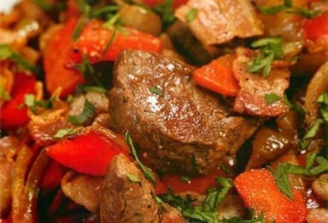 
ИНГРЕДИЕНТЫ:* 1 кг нежирной говядины
* 3 стакана ягод красной смородины
* 1,5 ч. ложки сахарного песка
* 1 ч. ложка соли
* 1/2 ч. ложки черного молотого перца
* растительное или оливковое масло (по вкусу)
