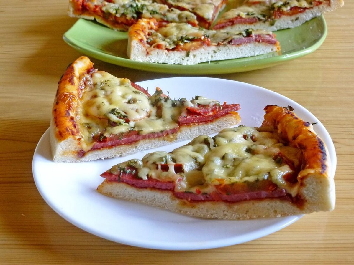 рецепт домашней пиццы в духовке с колбасой и сыром с готовым тестом фото 17