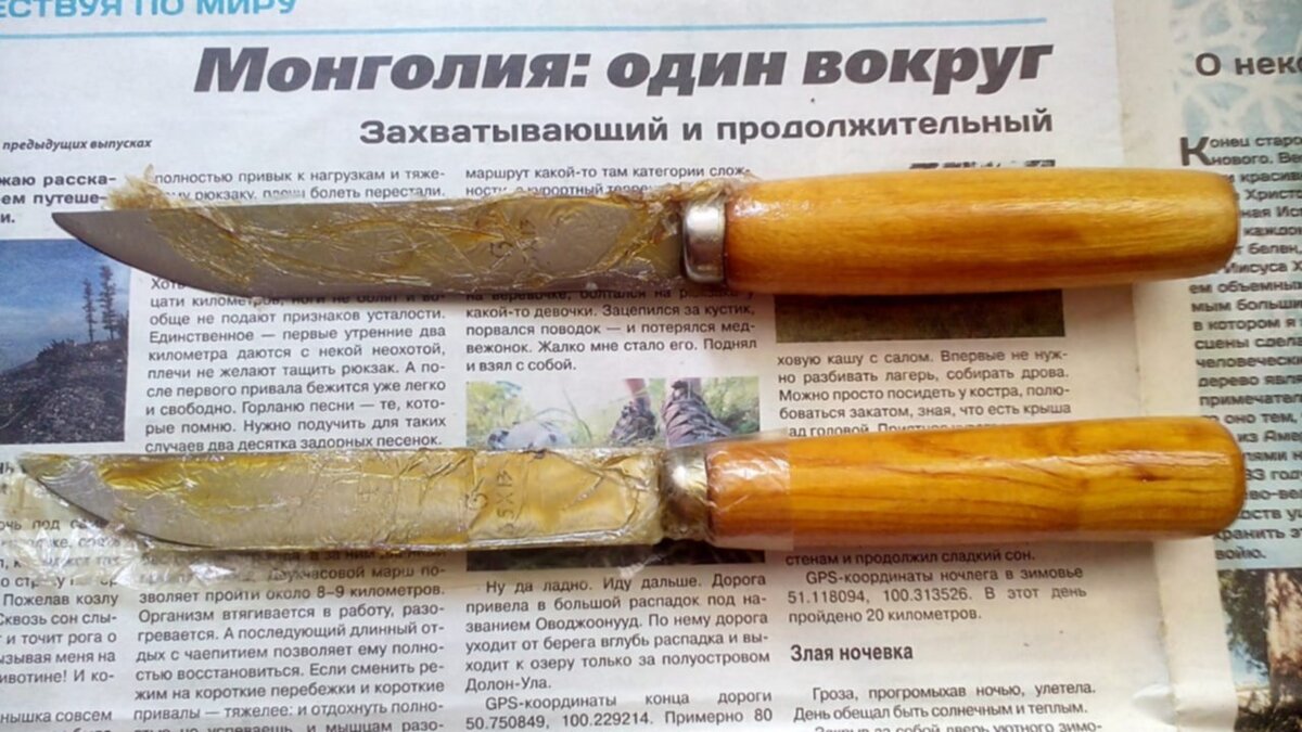 Пример консервации фиксированных ножей, в складных ножах всё немного проще, а точнее меньше и основной пласт смазки находится внутри.