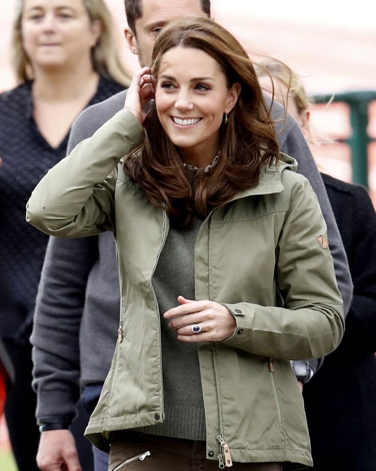 Что с кейт. Кэрол миддлтон. Кейт миддлтон пчеловод. Принцесса англии кейт миддлтон. Кейт миддлтон.