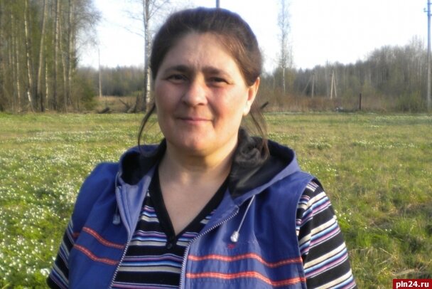 Алла Кудрявцева (на снимке) работает в городе Великие Луки Псковской области санитаркой в инфекционной больнице. В прошлом была библиотекарем в деревне Черпесса Шелковской волости. Ее бюджет на месяц - 17100 рублей, из которых 7600 - пенсия при 42-летнем стаже, а 9 500 - зарплата.