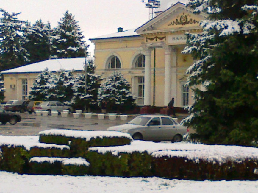 Привокзальная площадь станции Нальчик (фотография с yandex.ru)