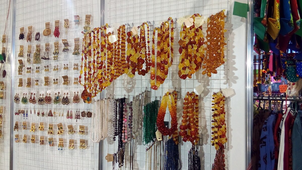 бусы на индийской выставке. индийская выставка 2021. индийские ткани. выставка индийских товаров в санкт петербурге 2023. выставка индийских товаров в санкт петербурге 2023.