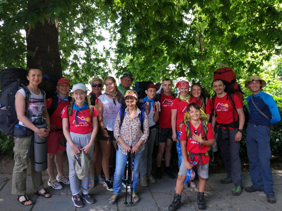                                                                Выход на маршрут. Группа ещё улыбается