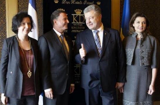 Порошенко с заправленным уголком пиджака в ширинке