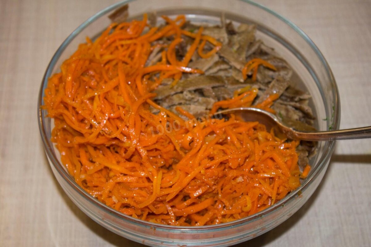 Салат с куриной печенью и морковью по-корейски