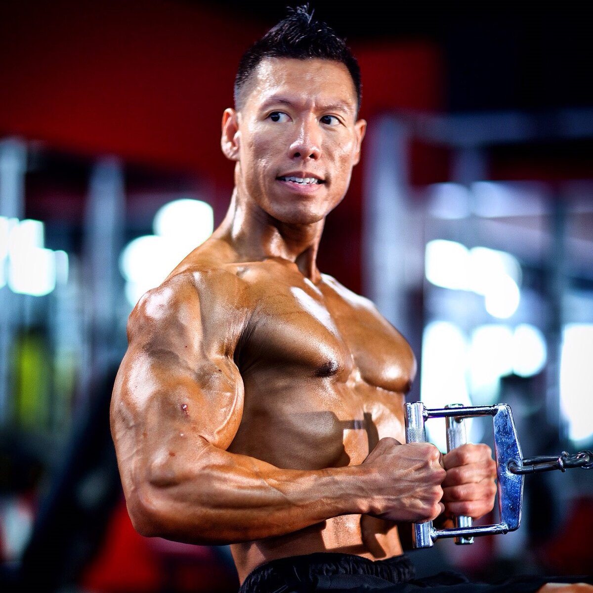 Дэвид Йен в тренажерном зале