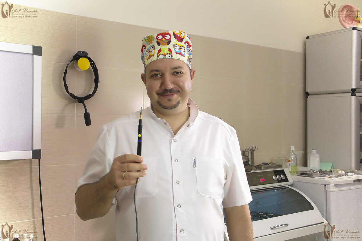 Владимир Зайцев ведет прием в своей клинике