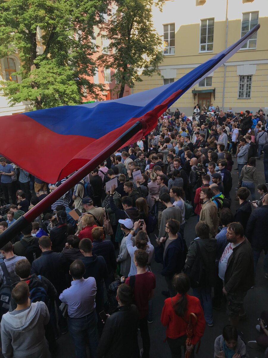 Встреча с кандидатами в МГД возле Мосгоризбиркома