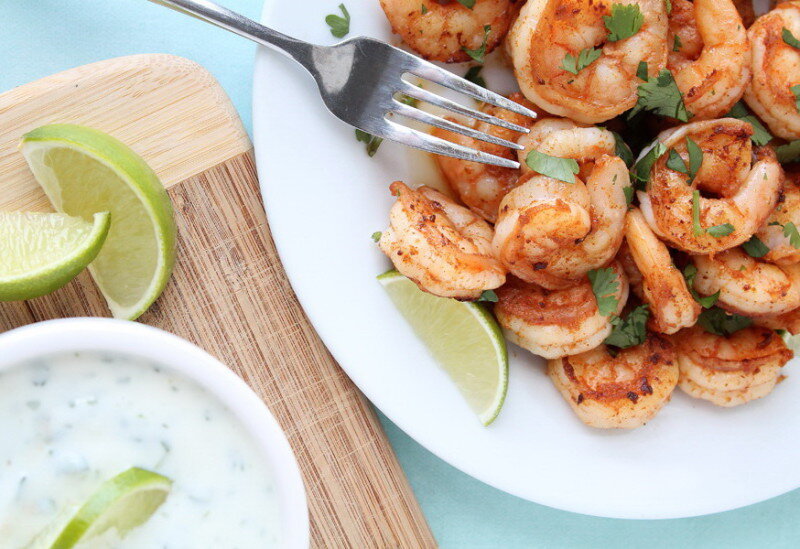 Эти креветки легко представить в меню какого-нибудь средиземноморского ресторана. Но мы расскажем, как их приготовить дома, да ещё и меньше чем за 10 минут.lovegrowswild.com    10 МИНУТне указаноне указана