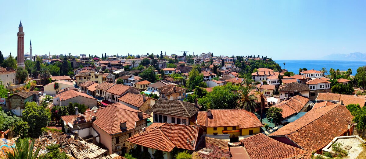 Калеичи - исторический центр Антальи. Листайте. Фото из личного архива.