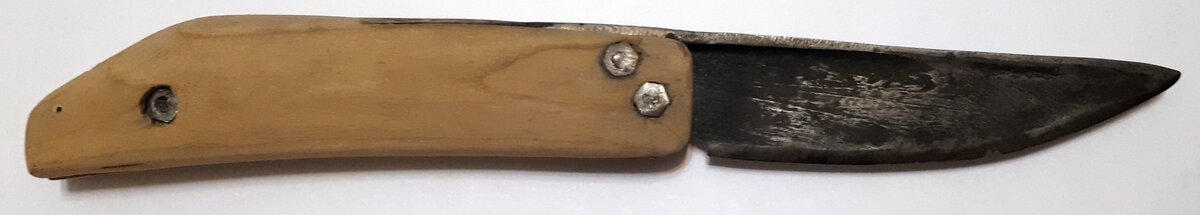 Нож в раскрытом положении