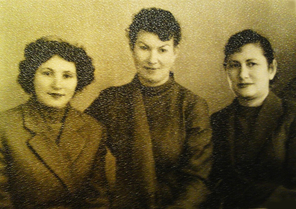 Ирина Альшевская (в центре)