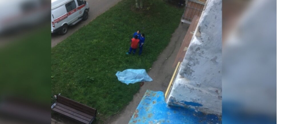 Девушка выпала из окна в москве. В саранске девушка выпала. Туркестанская 3 оренбург поликлиника. Кстово выпала девочка из окна 2023. Скандальные дома на уралмаше.
