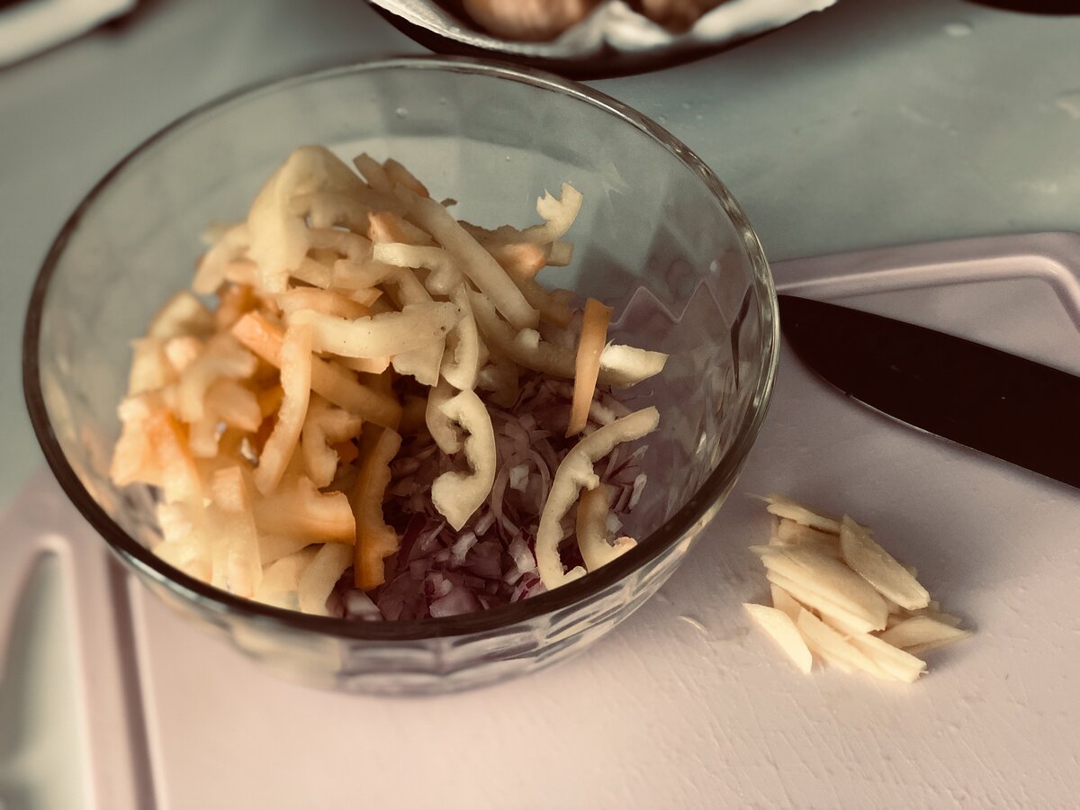 Курочка по-китайски. За уши не оттащишь.