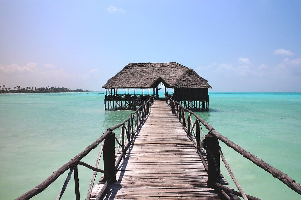 https://cdn.pixabay.com/photo/2016/08/09/23/41/paradise-1582173_960_720.jpg