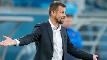 Фото: fc-zenit.ruПо ходу встречи нижегородский арбитр Михаил Вилков отменил по голу каждой из команд после просмотра видеоповторов. У Сергея Семака на этот счет никаких вопросов не возникло.
