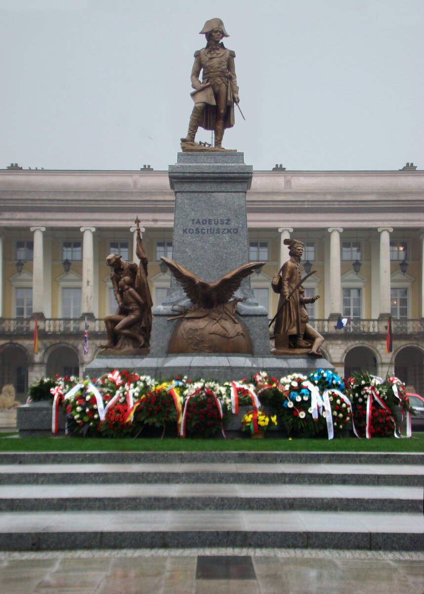 https://upload.wikimedia.org/wikipedia/commons/e/e6/Kosciuszko_Monument_Warsaw_02.jpg