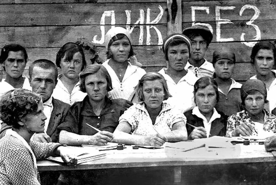 Срочно за парту всем. Все, как сто лет назад