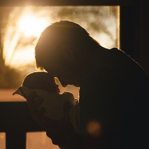 Фото от https://cdn.pixabay.com/photo/2017/08/10/01/01/baby-2616673_960_720.jpg