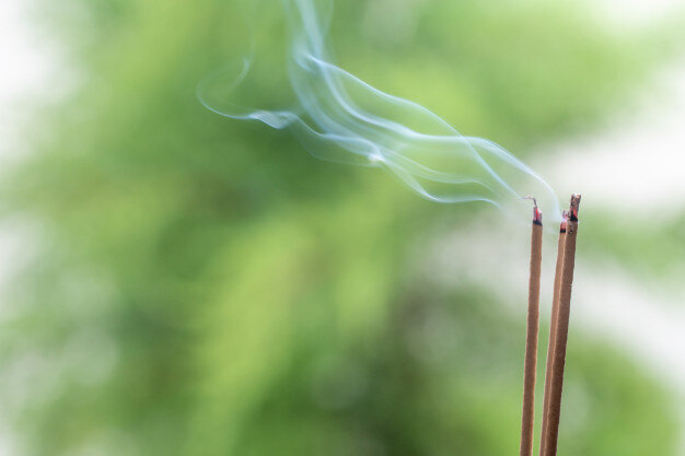 https://image.freepik.com/free-photo/incense-stick-smoke-from-incense-burning-beautiful-smoke_70251-834.jpg