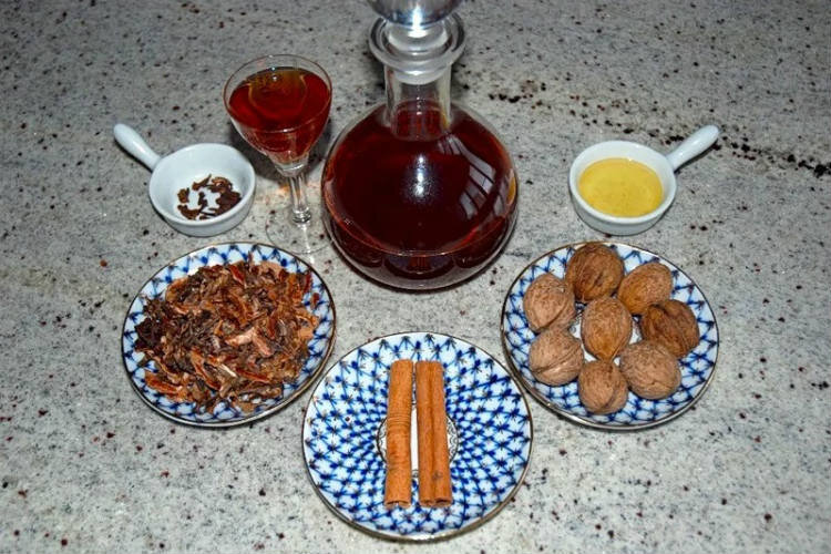 Настойка на перегородках грецкого ореха на водке и спирту
