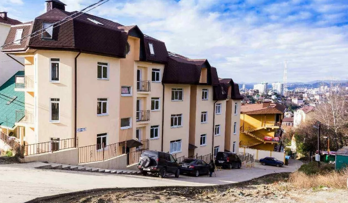 дома строятся на каждом клочке земли