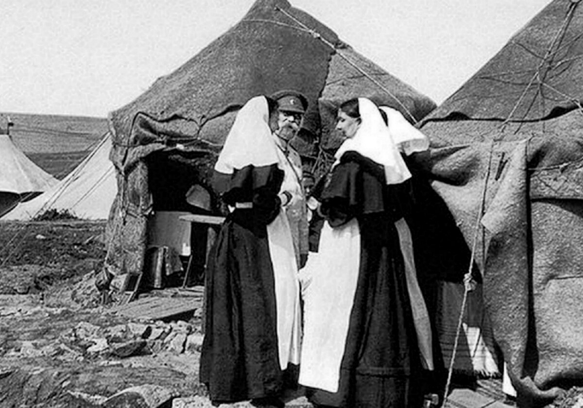 Медсестры у полевого госпиталя № 39