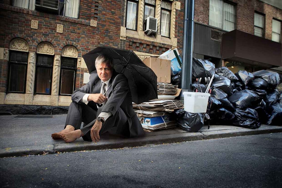 вложил все бабки в бизнес по сбору макулатуры. не повезло, не фортануло..