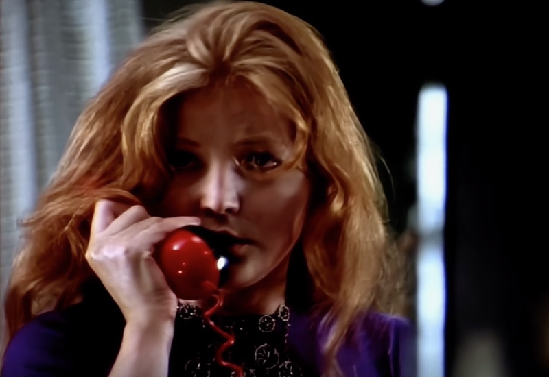 Кадр из фильма "Ирония судьбы или с легким паром". Красный телефон