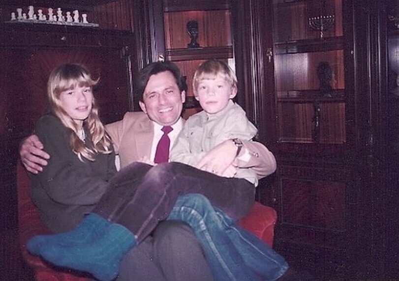 Николас бамберски. Сколько лет отцу сколько лет. Отцу 27 лет. Отцу 27 лет. Задача папе 30 лет а сыну 6 лет во сколько раз папа старше сына.