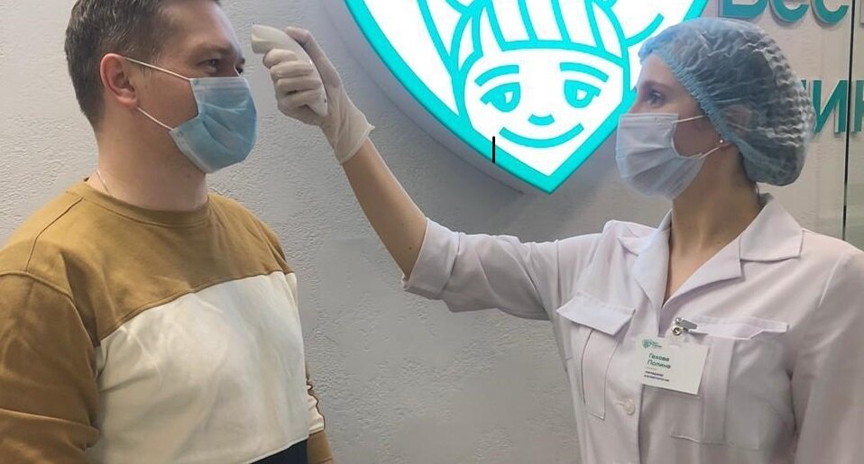 Температура теперь измеряется всем пациентам, вошедшим в клинику