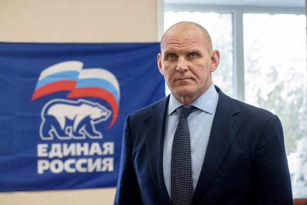 Александр Карелин также являлся депутатом госдумы. 