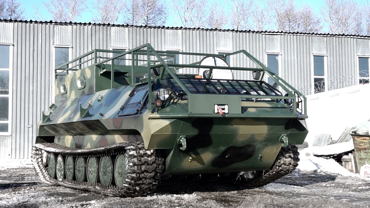 МТ-ЛБу с на широкой снегоболотоходной гусенице