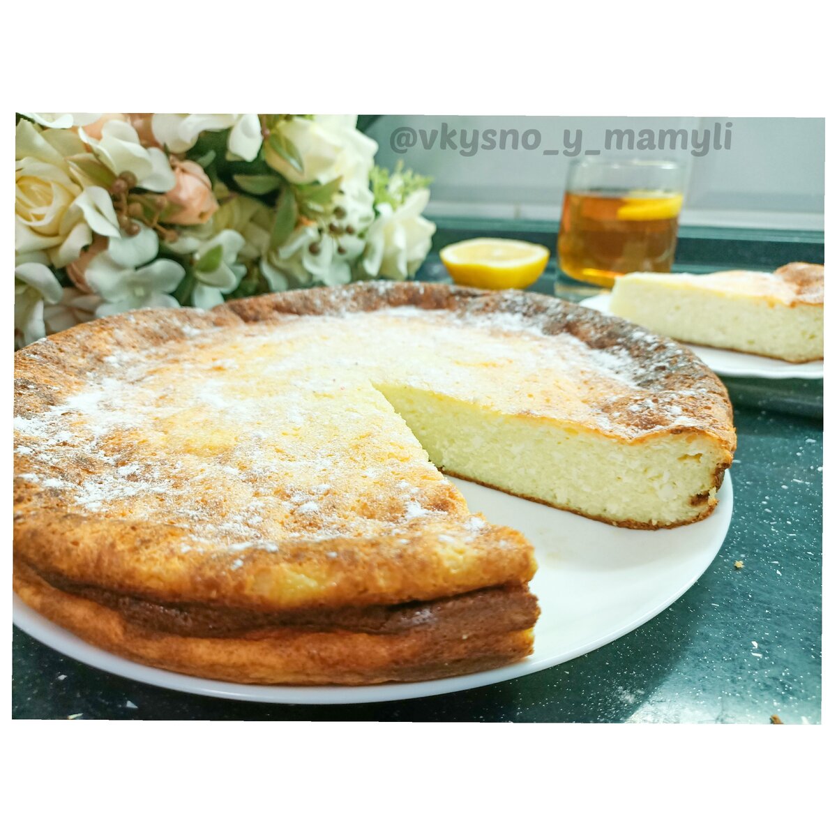 Творожная запеканка😋
⠀
Я пробовала делать много разных рецептов, т.к. дети очень любят все что связано с творогом, и вот этот оказался идеальным!😍
⠀
Запеканка получается мягкая, нежная, воздушная! Пробуйте 💯%!
⠀
_______________________________
⠀
Маленькая просьба: кто заберёт рецепт себе в закладки, напишите любой смайл или комментарий 📝. Для меня это очень важно 💯! Хочу видеть тех, кому нравится то, что я делаю!
⠀
_______________________________
⠀
У меня была форма 24см, продукты и время выпекания расчитавала исходя из этого. Кому надо меньше, берите в два раза меньше продуктов. Итак:
⠀
📄 Ингредиенты:
⠀
☑️ Творог - 600гр
⠀
☑️ Кефир 1% - 300гр
⠀
☑️ Манная крупа - 6ст.л. без горки
⠀
☑️ Яйца - 4шт
⠀
☑️ Сливочное масло - 60гр растопленное
⠀
☑️ Подсластитель любой по вкусу, я обычно добавляю сах.зам., но в этот раз сделала со сгущенкой - 4ст.л. и не прогадала.
⠀
Можно добавлять и украшать ягодами по желанию. (Мои не любят сочетания творога и ягод, я никогда не добавляю).
⠀
👩‍🍳Приготовление:
⠀
Миксером (можно блендером) все смешать до однородной массы. Форму смазать сливочным маслом, вылить массу в форму и убрать в разогретую духовку примерно на 50-60 мин. (5-7 мин. на 200 градусов, затем уменьшила до 180'с.
⠀
Приятного аппетита!🍴
⠀
