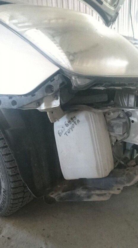 Инетересные надписи которые оставляют автомеханики своим коллегам при ремонте авто, 5 фото