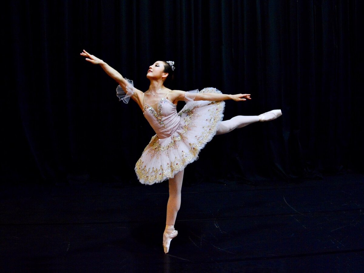 Взрослая балерина. Источник: www.londonballetclasses.com.
