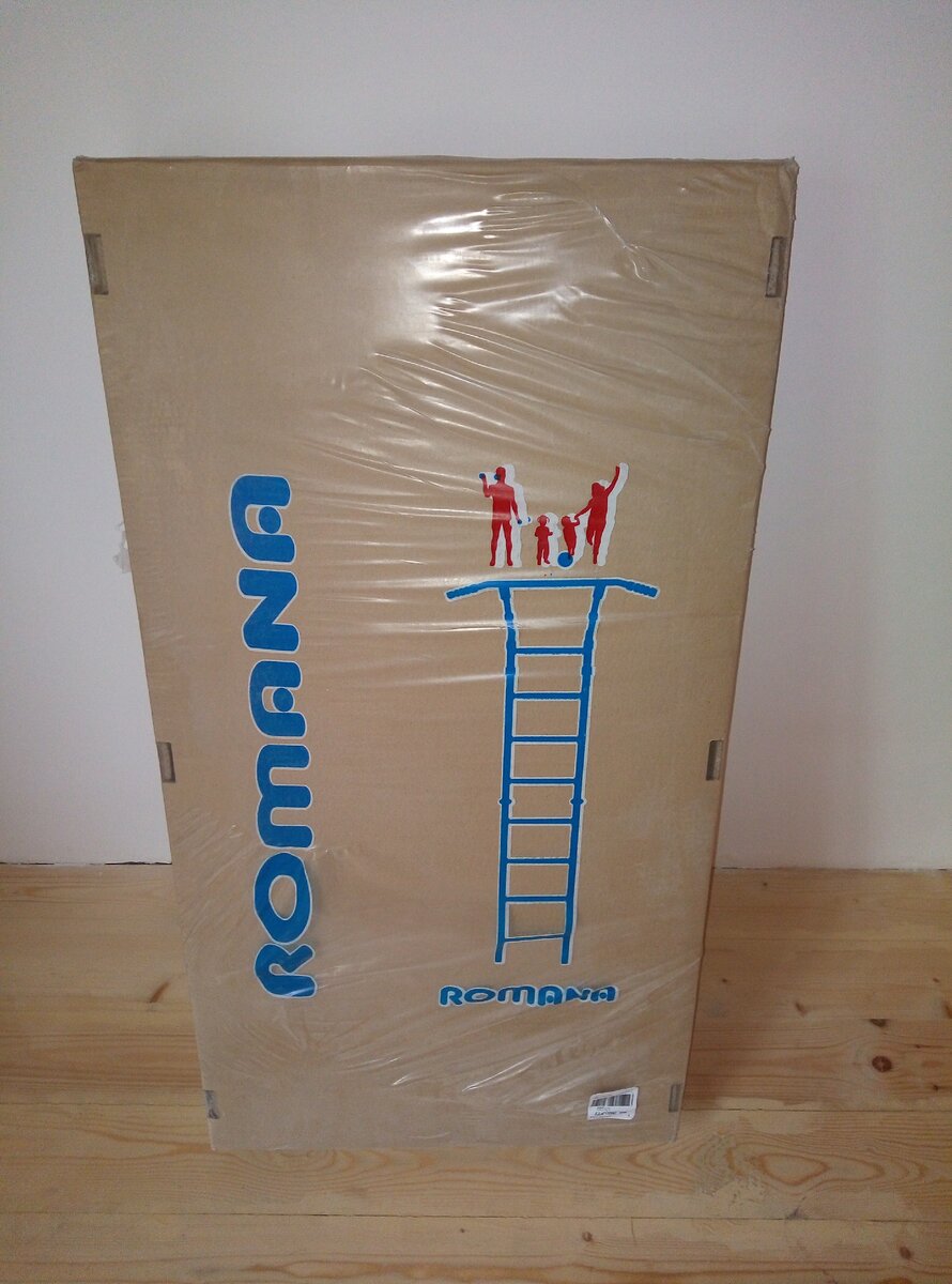 Шведская стенка поставлялась вот в такой коробке весом 25 кг. Хорошо, что доставили ее прямо до двери дома.